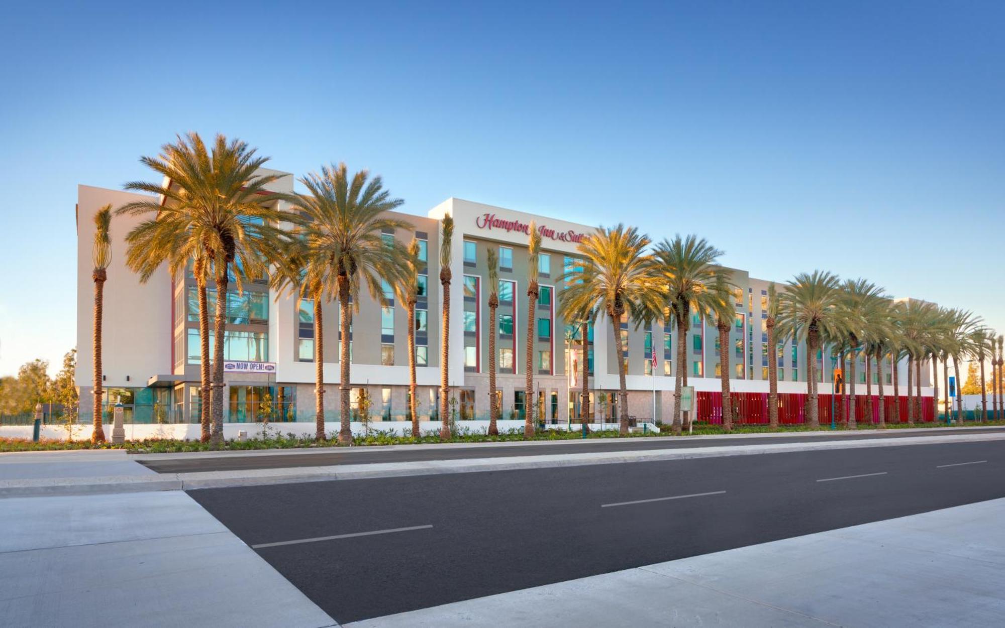 Hampton Inn & Suites Anaheim Resort Convention Center Ngoại thất bức ảnh