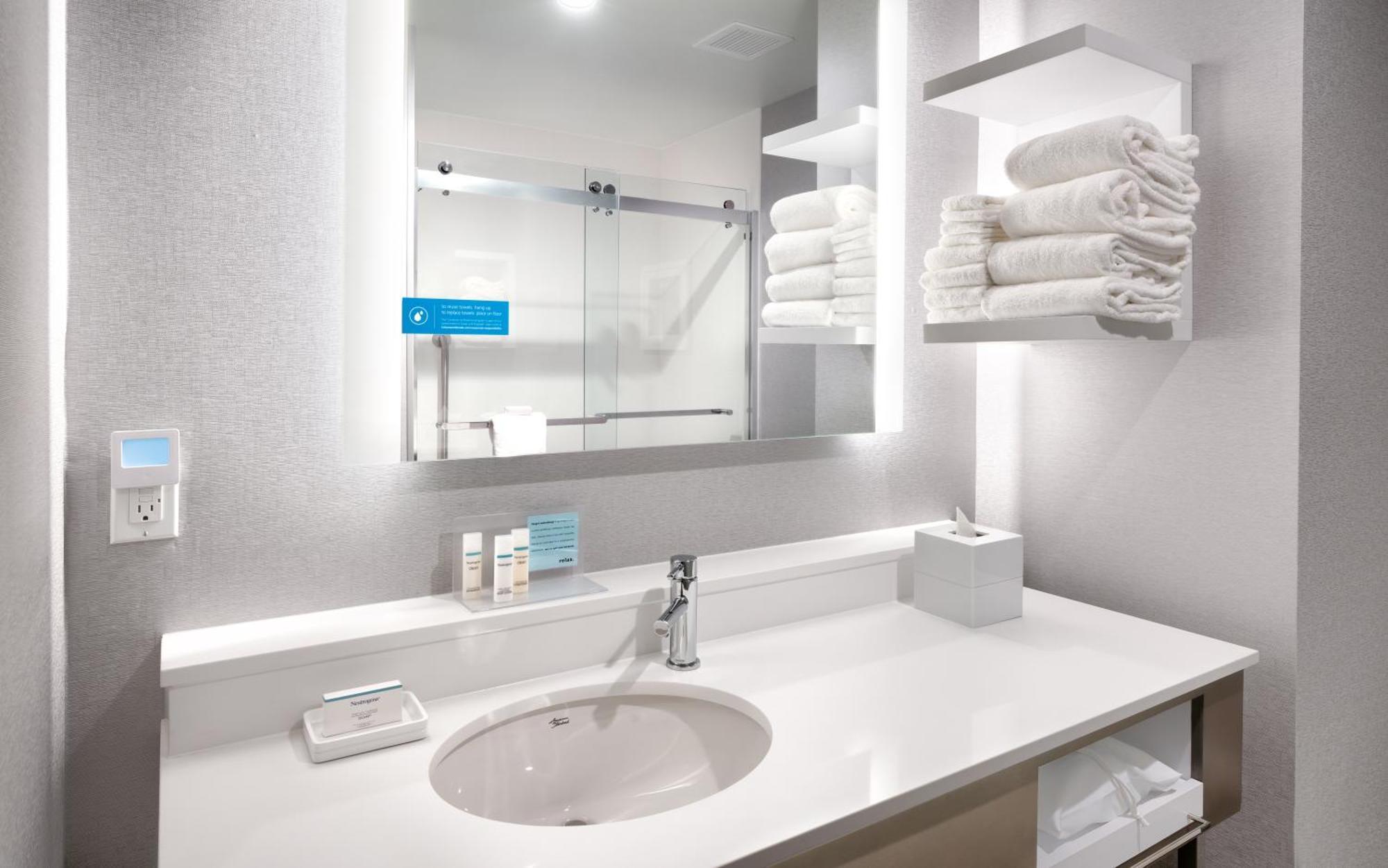 Hampton Inn & Suites Anaheim Resort Convention Center Ngoại thất bức ảnh