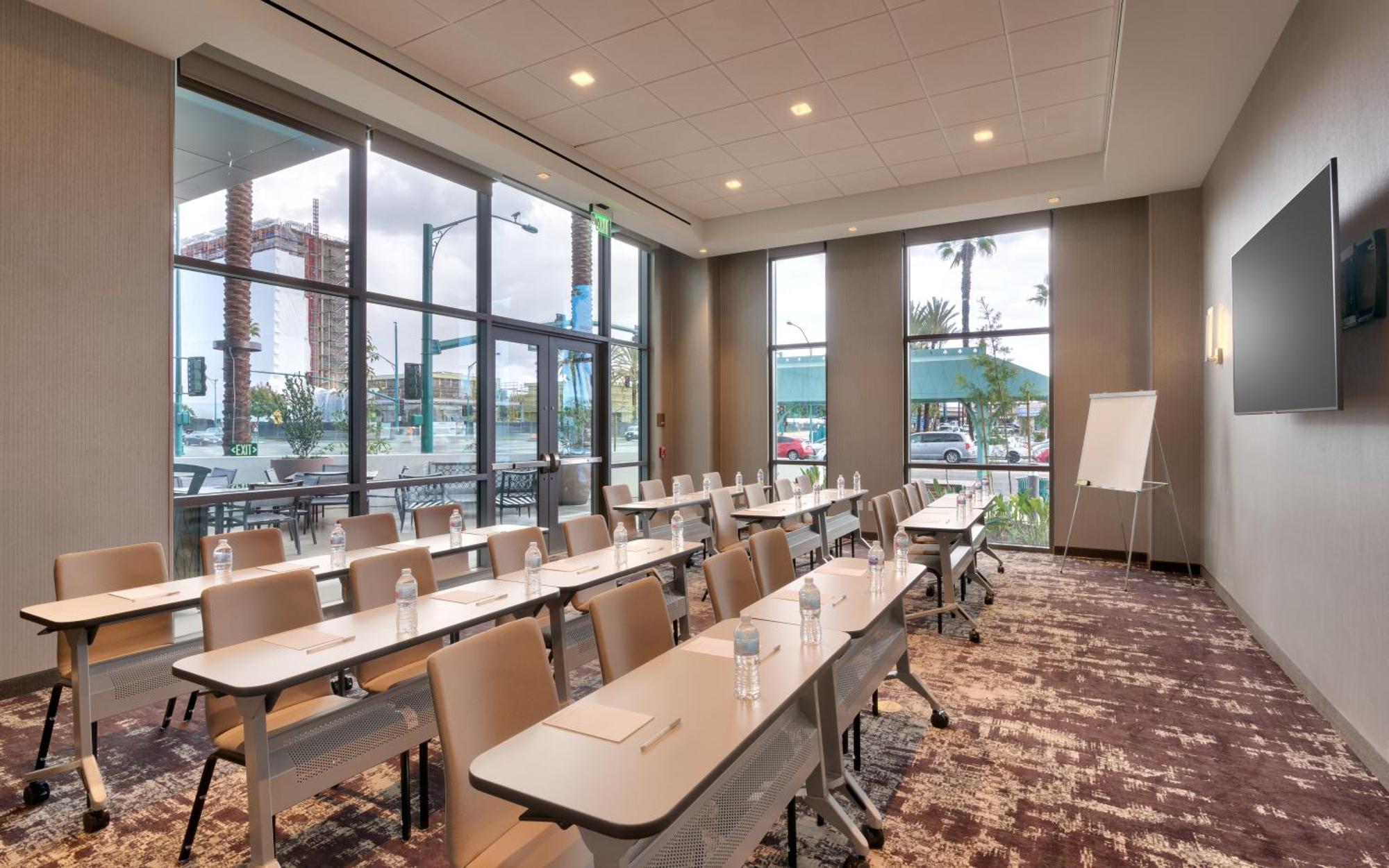 Hampton Inn & Suites Anaheim Resort Convention Center Ngoại thất bức ảnh