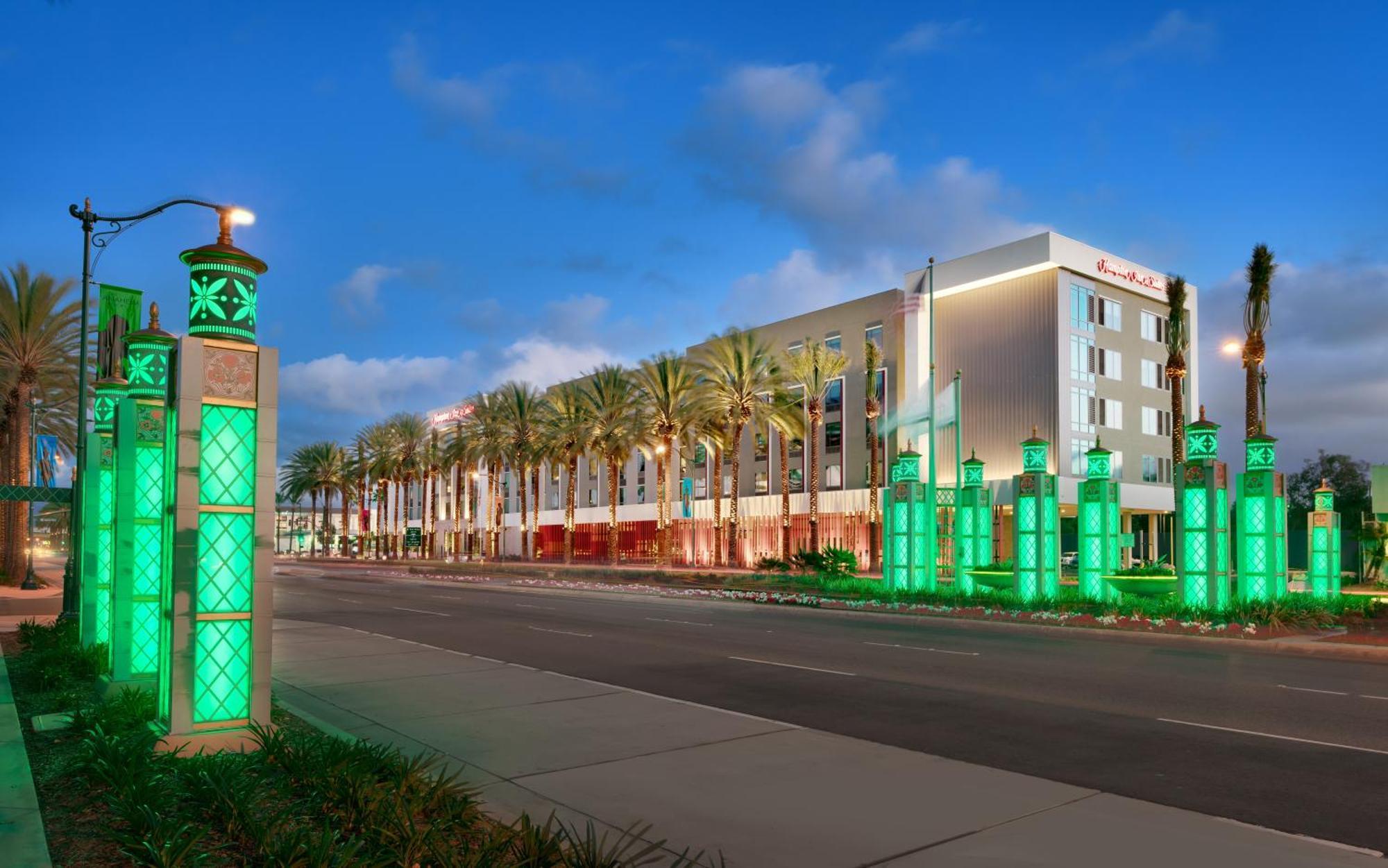 Hampton Inn & Suites Anaheim Resort Convention Center Ngoại thất bức ảnh