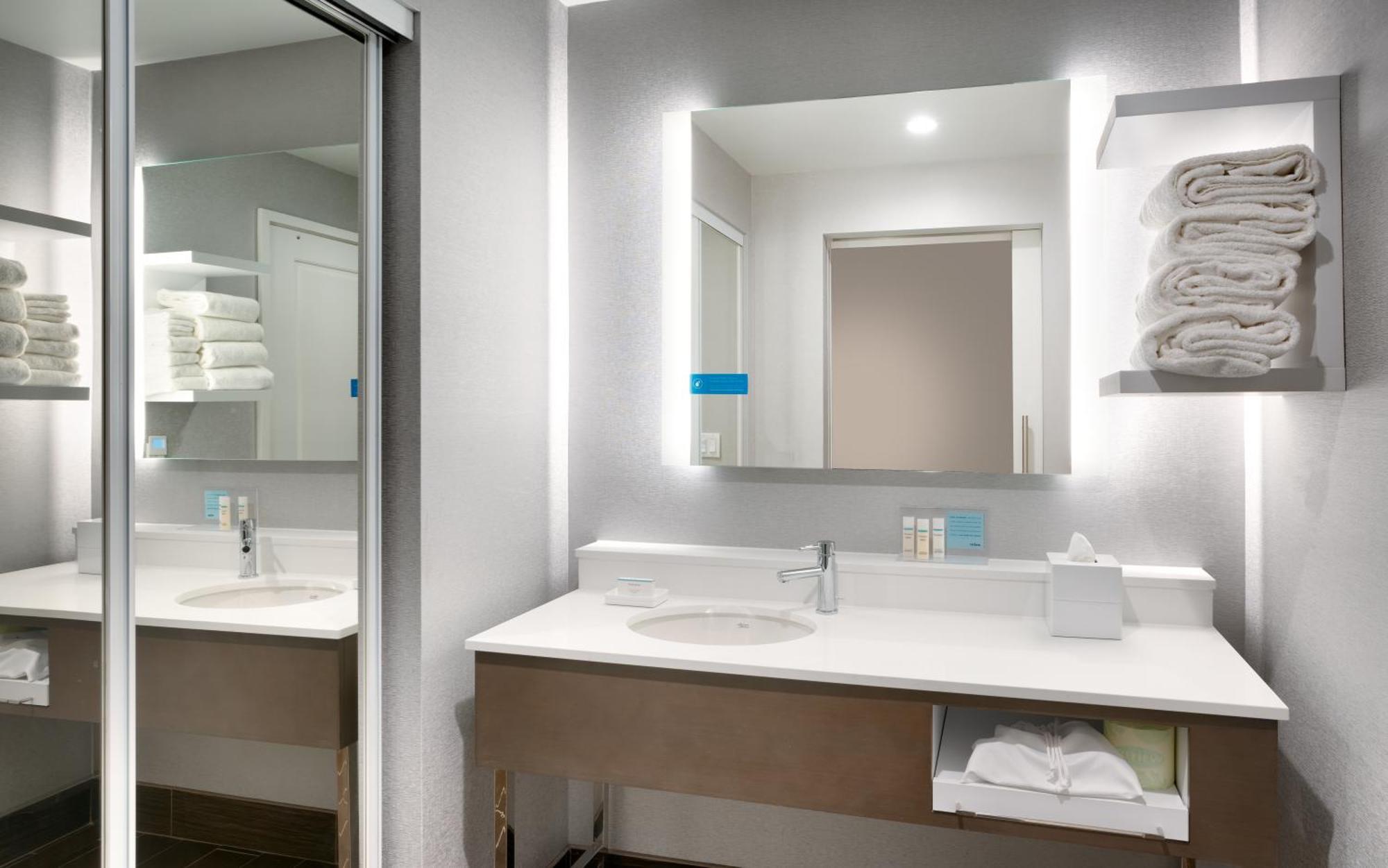 Hampton Inn & Suites Anaheim Resort Convention Center Ngoại thất bức ảnh