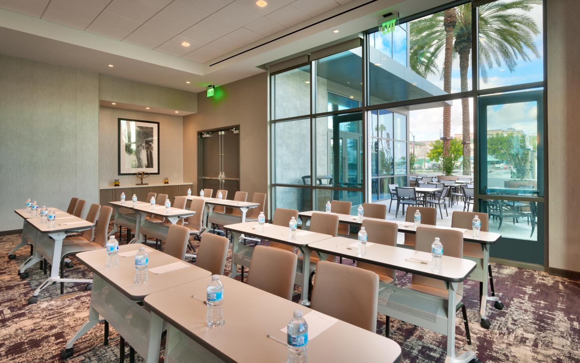 Hampton Inn & Suites Anaheim Resort Convention Center Ngoại thất bức ảnh