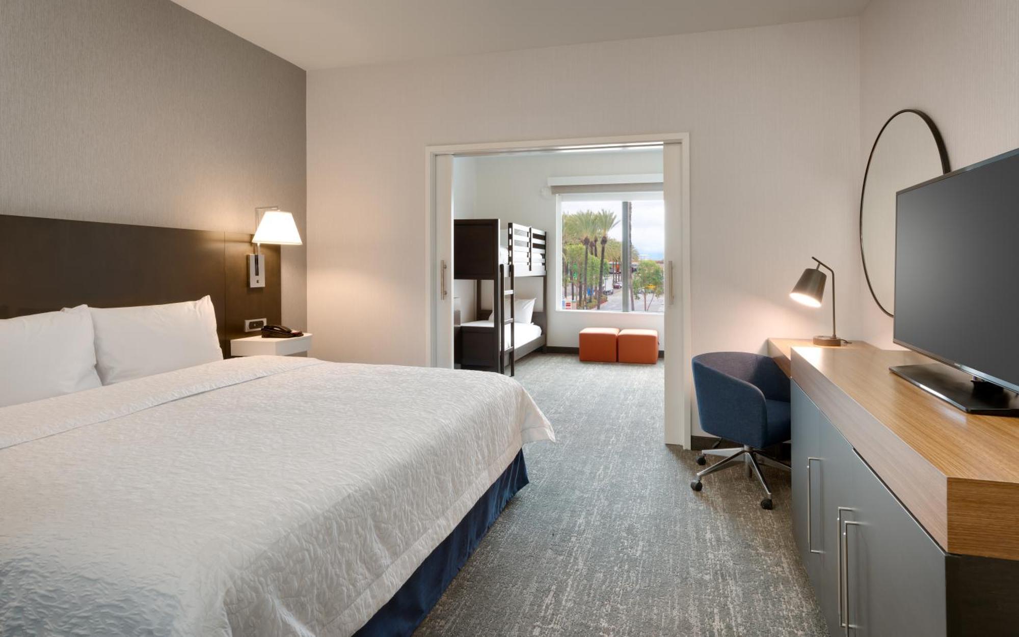 Hampton Inn & Suites Anaheim Resort Convention Center Ngoại thất bức ảnh