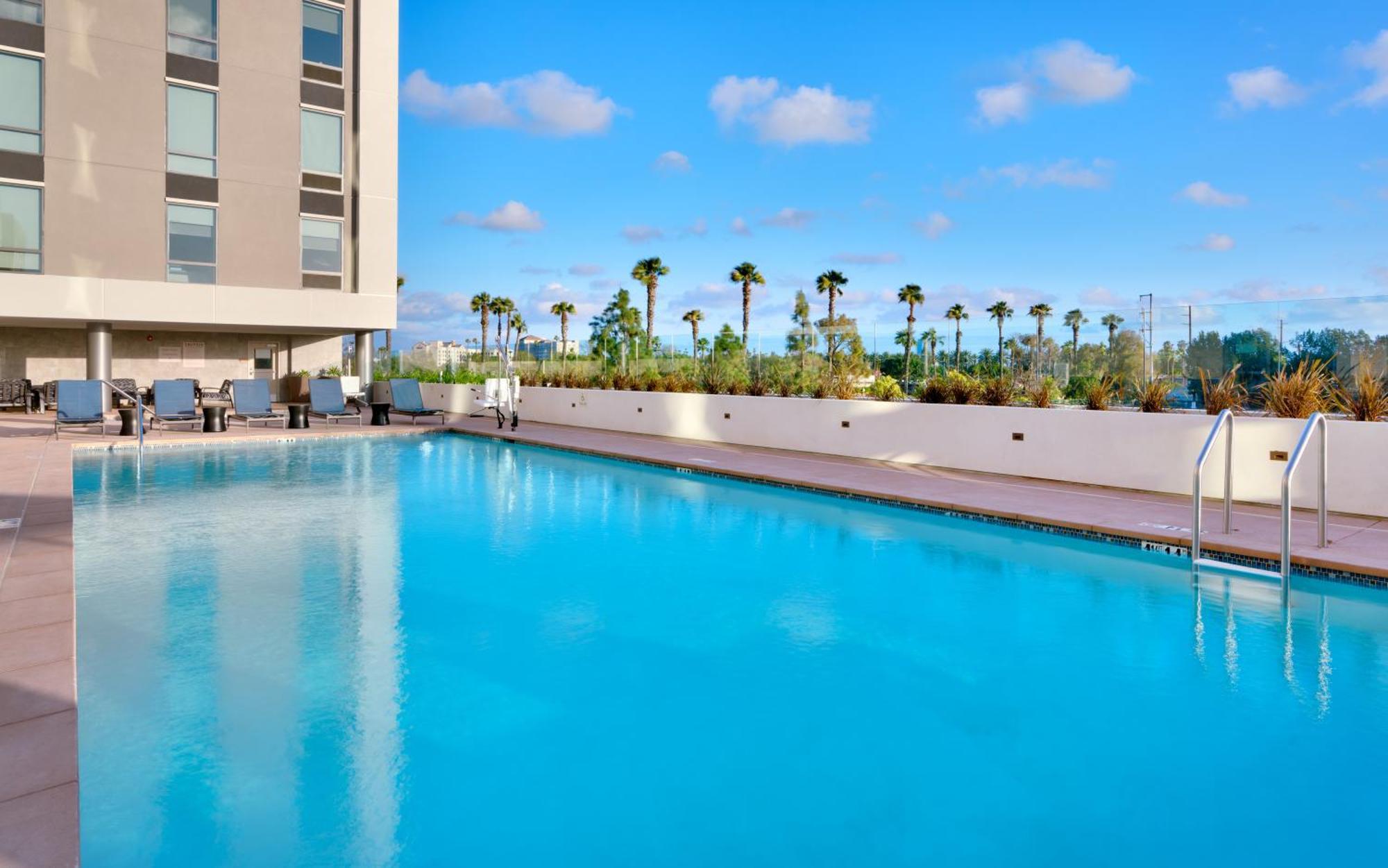 Hampton Inn & Suites Anaheim Resort Convention Center Ngoại thất bức ảnh