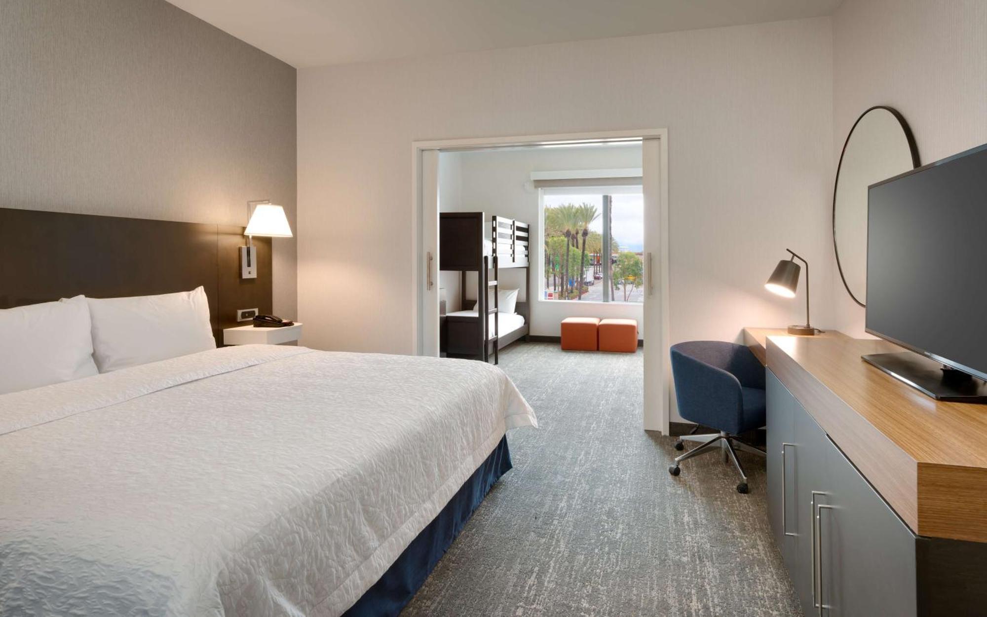 Hampton Inn & Suites Anaheim Resort Convention Center Ngoại thất bức ảnh